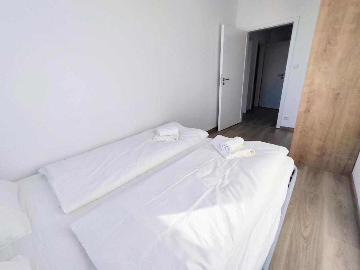 Schanz - Quietly Oriented - Private Parking - Balcony Bratislava Buitenkant foto